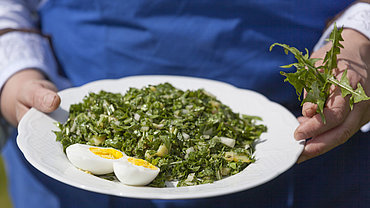 Insalata al dente di leone con uova