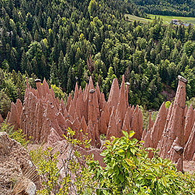 Piramidi di terra del Renon: torri d’argilla e pietra