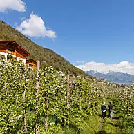 Il pittoresco spettacolo della natura illumina le valli