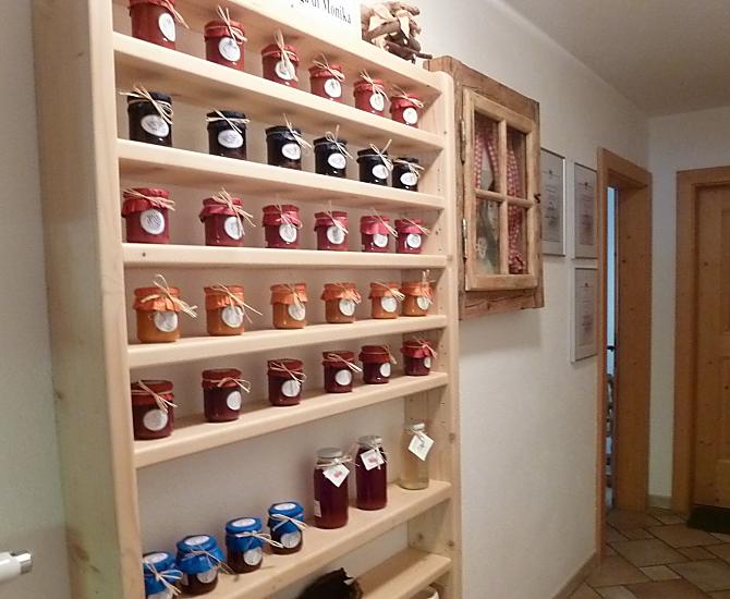 Il nostro piccolo angolo dei prodotti con confetture e sciroppo fatti in casa