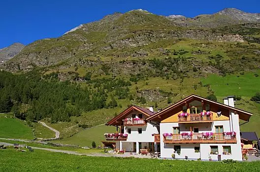I sentieri escursionistici iniziano proprio accanto al nostro Dicktnerhof.