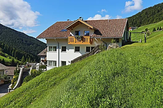 Appartamenti vacanze con prato per prendere il sole e parco giochi