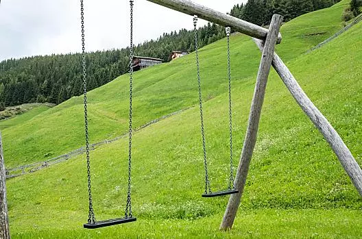 Altalene nel parco giochi