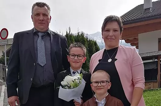 Il contadino Josef con la moglie Karin e i figli Ivan e André