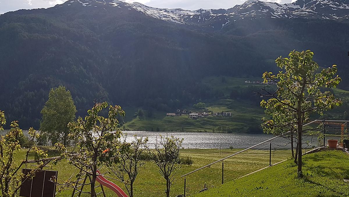 Giardino con vista sul lago della Muta