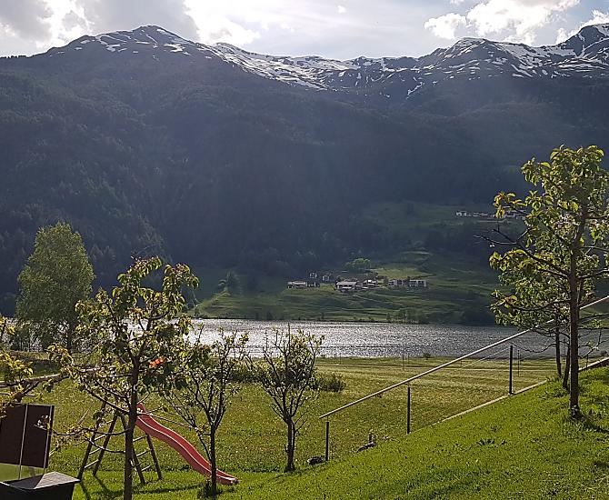 Giardino con vista sul lago della Muta