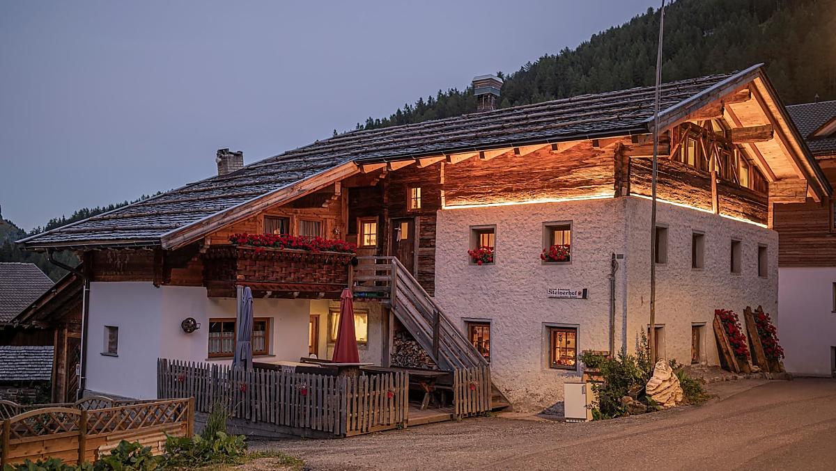 Casa contadina di oltre 400 anni con osteria contadina aperta durante l'estate