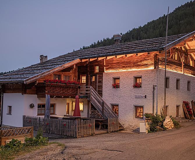 Casa contadina di oltre 400 anni con osteria contadina aperta durante l'estate