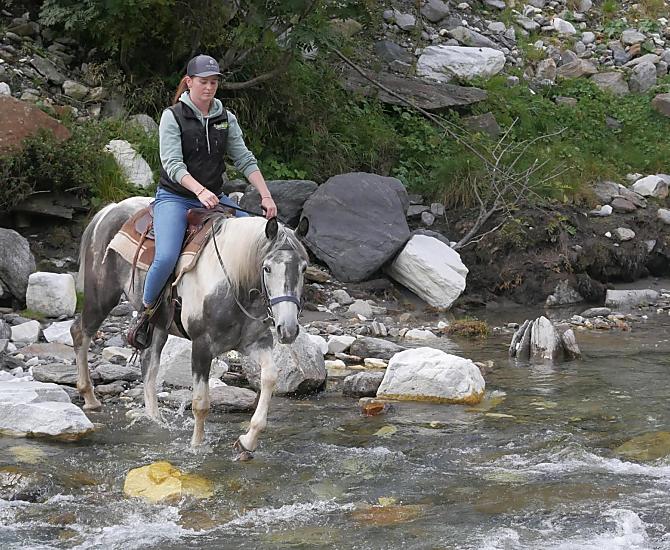 L'istruttrice di equitazione Dora con la cavalla Roxy