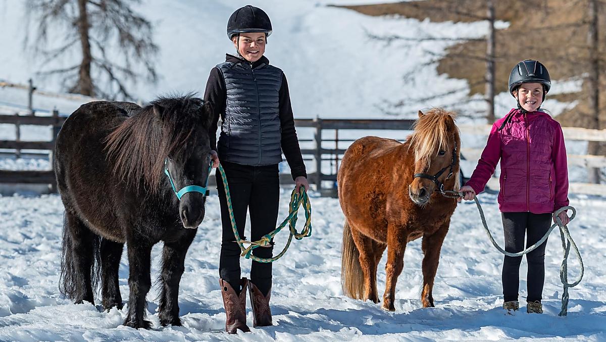 Janina e Annika con le pony Stella e Nelli