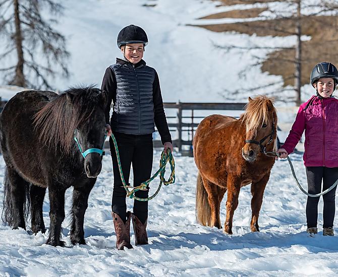 Janina e Annika con le pony Stella e Nelli