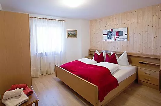 Dopo una giornata rilassante e ricca di eventi, le nostre accoglienti camere da letto offrono un piacevole riposo notturno. 