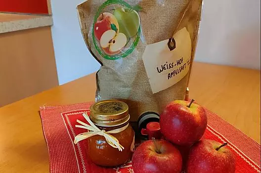 Mele, succo di mele, confetture di frutta