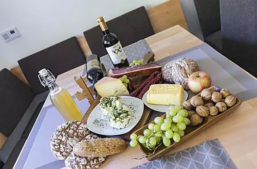 Che si tratti di un Marendebrettl o di un cestino per la colazione... i nostri prodotti agricoli e regionali sono sempre una delizia.