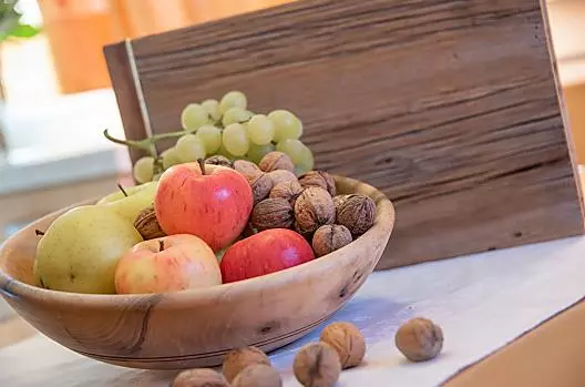 Frutta fresca e noci