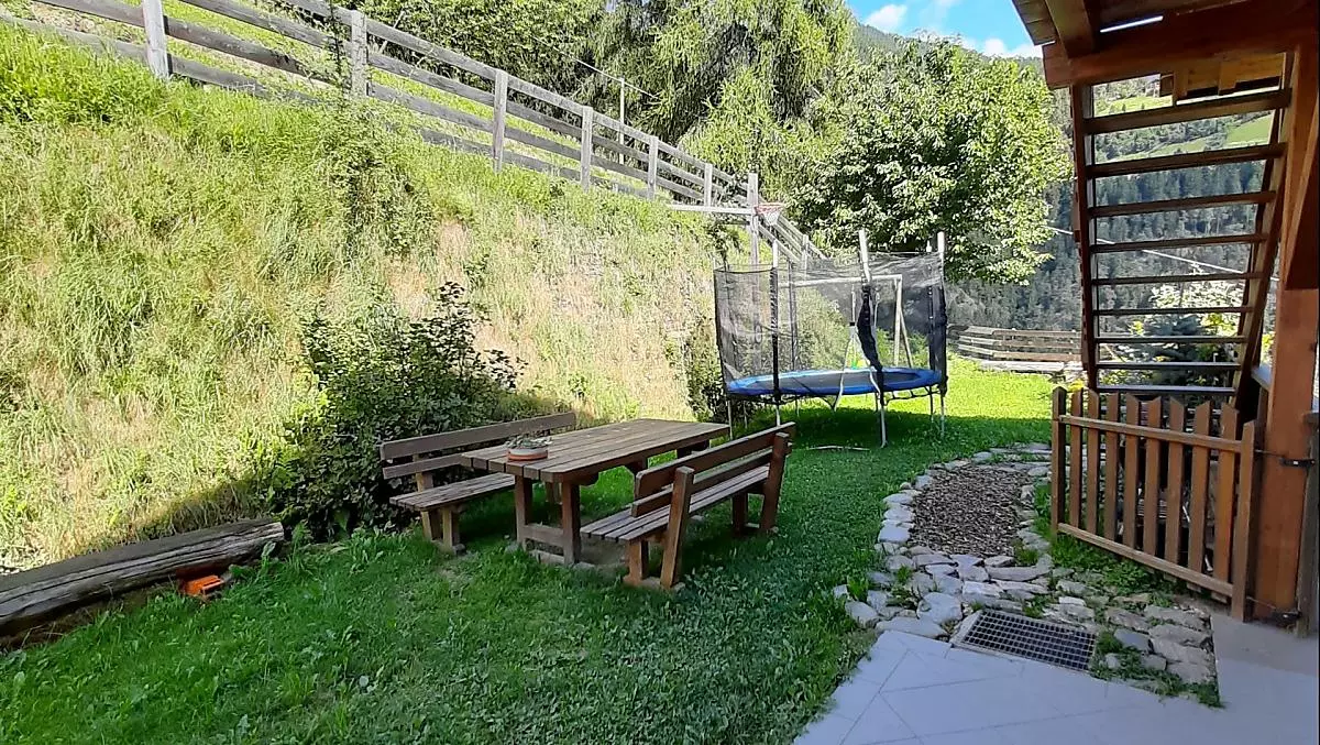 La nostra terrazza con parco giochi. In estate è possibile anche fare il barbecue.