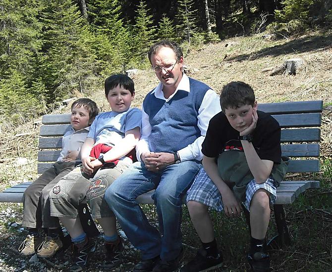 Il contadino Andreas con i figli Lukas, Georg e Simon