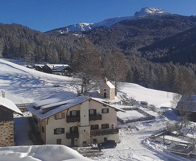 Il Thomaserhof in inverno con il Corno Bianco sullo sfondo