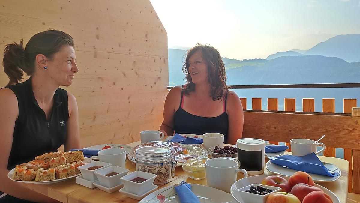 Fare colazione sull'ampio balcone.