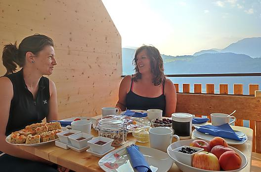 Fare colazione sull'ampio balcone.