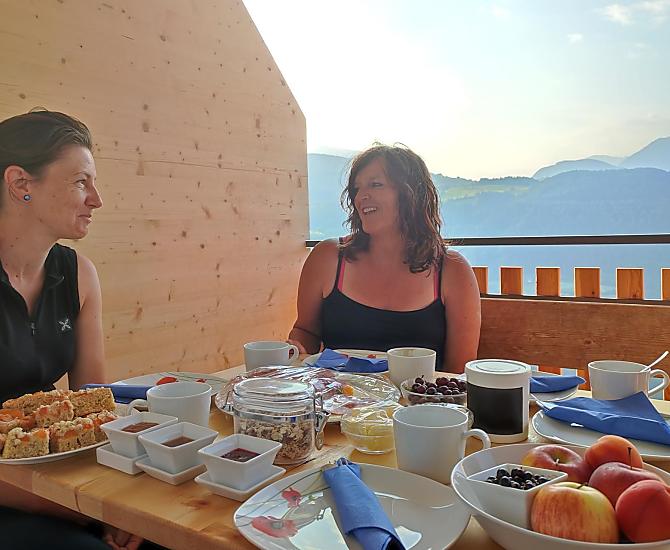 Fare colazione sull'ampio balcone.