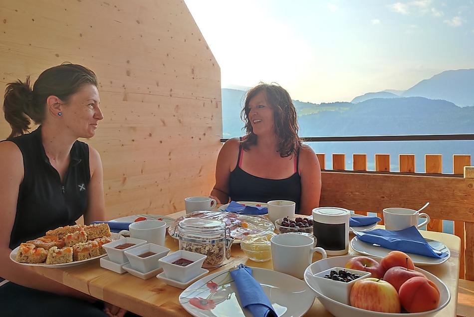 Fare colazione sull'ampio balcone.