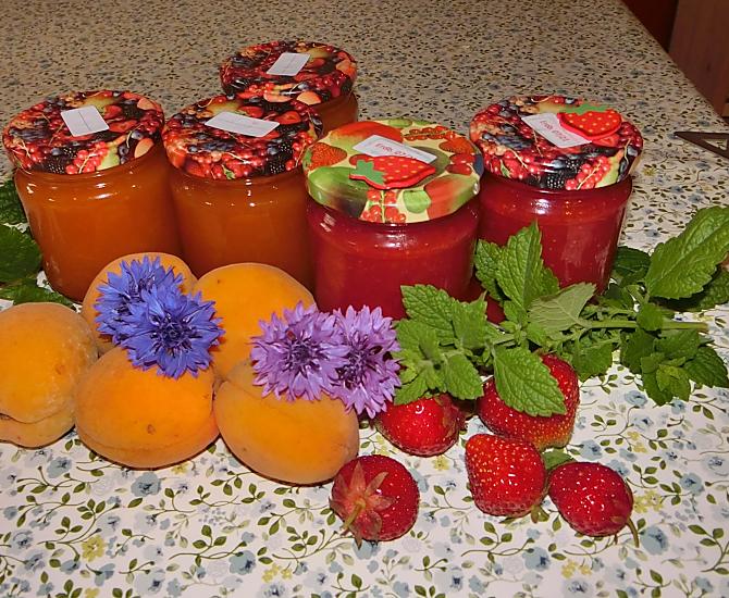 Crema spalmabile di fragole, lamponi e albicocche