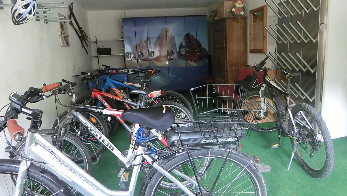 Deposito sci e biciclette