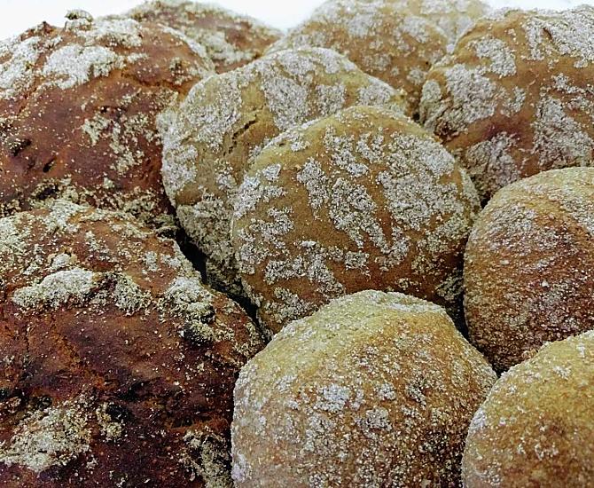 Panini di segale e farro, fatti in casa con i nostri cereali biologici, semplicemente sani e deliziosi.