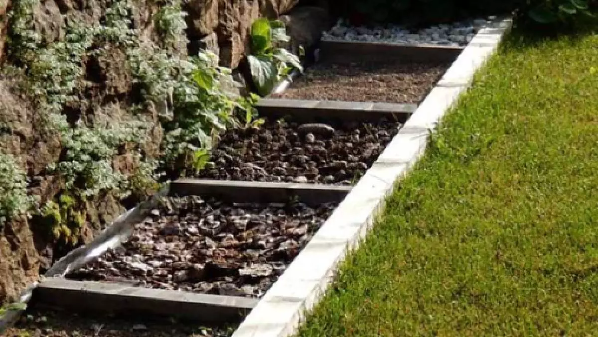 Massaggio ai piedi durante il tragitto verso casa