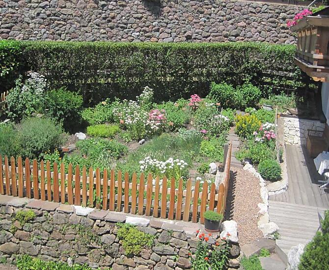 Il nostro giardino delle erbe aromatiche in primavera