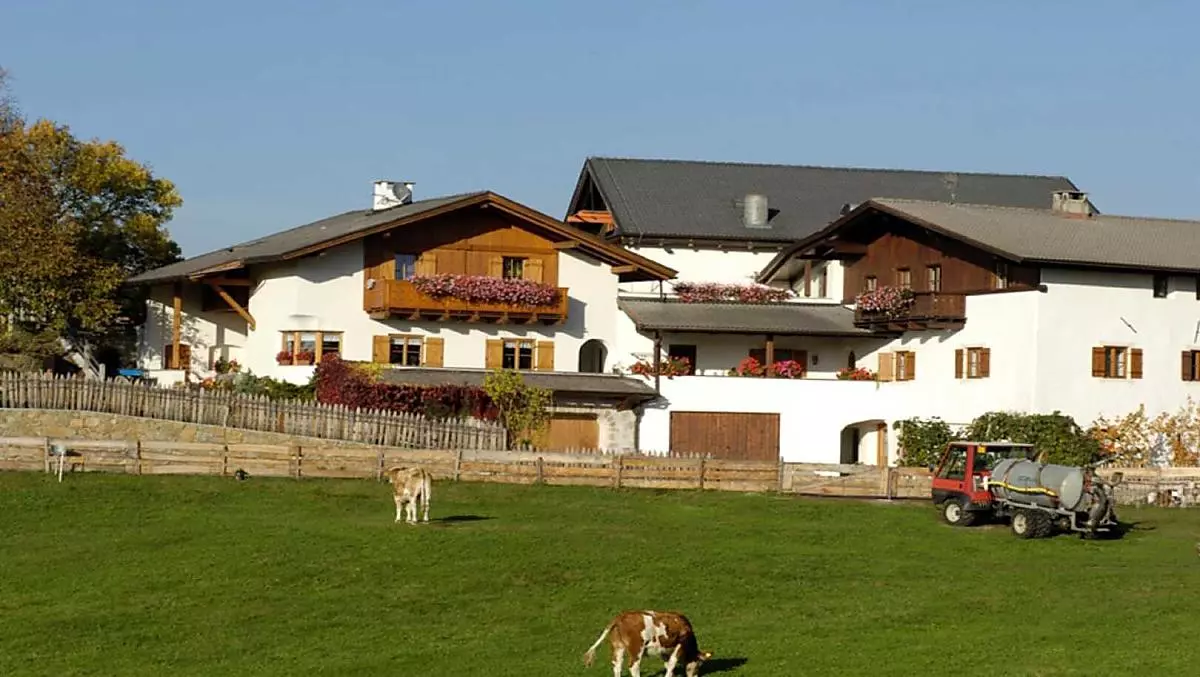 L'estate è tempo di escursioni. Il nostro maso Florerhof è il punto di partenza ideale per escursioni nella zona dello Sciliar. Aprite la porta e iniziate a camminare.