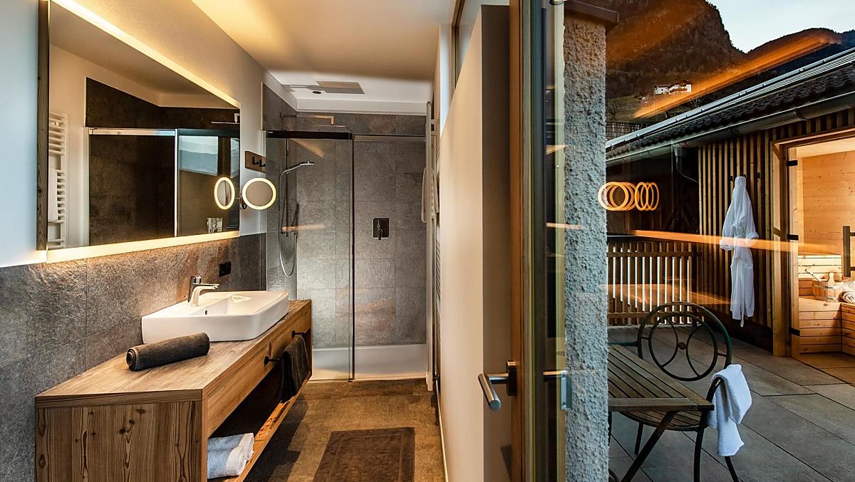 Bagno con sauna panoramica