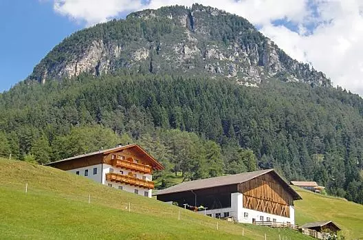 Il Mongaduierhof si trova ai piedi del Monte Cavone.