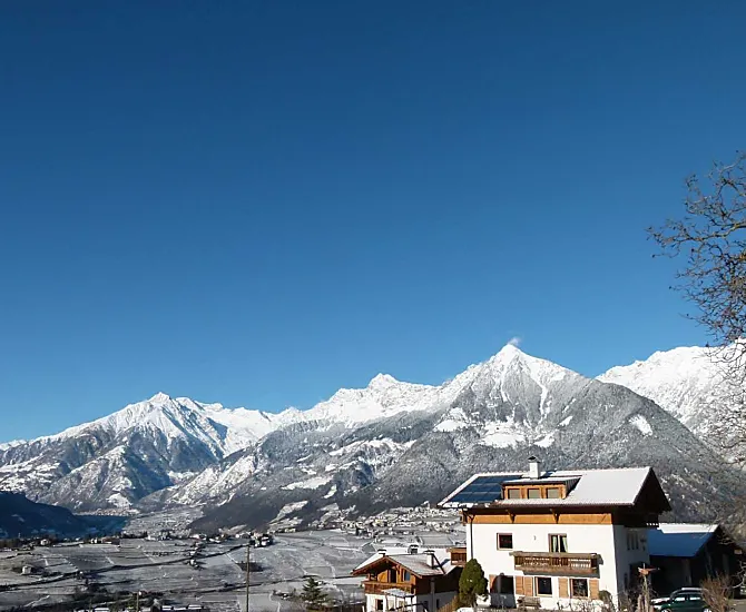 In abito bianco