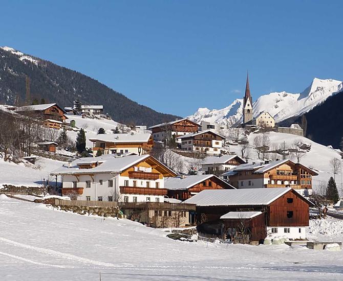 Nel silenzio e nella tranquillità dell'inverno si nasconde la forza del nuovo... il maso nella sua veste invernale innevata.