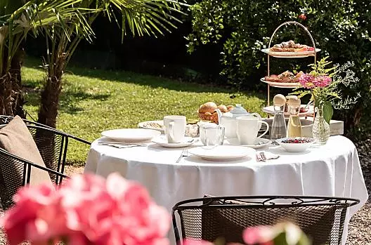Colazione in giardino