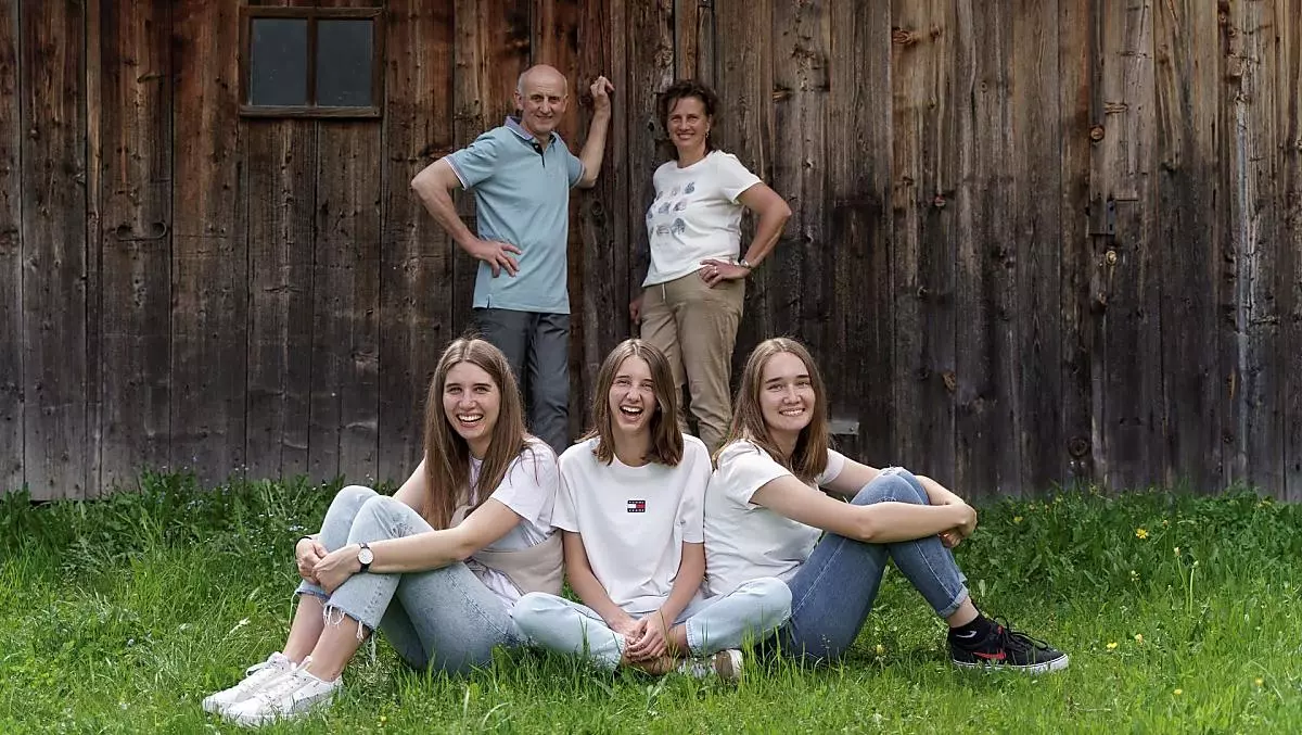 La famiglia di Thomas e Silvia Pallhuber con le loro tre figlie Tamara, Denise e Carmen