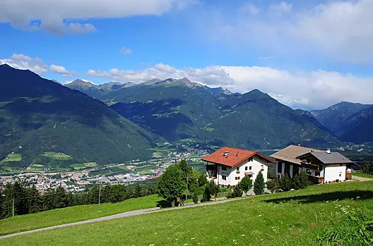 Maso Gasser con vista sulla Valle Isarco.