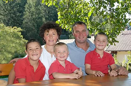 Claudia, Josef e i figli Martin, Roland e Günther 