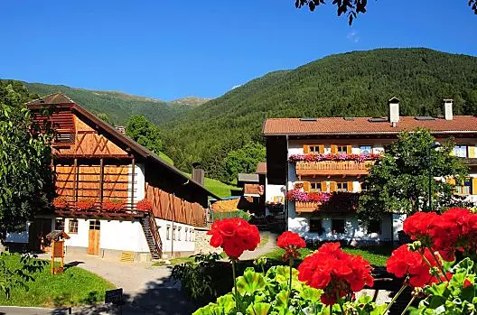 Il maso Baumannhof in estate