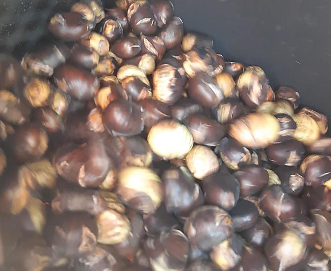 In ottobre si arrostiscono le castagne