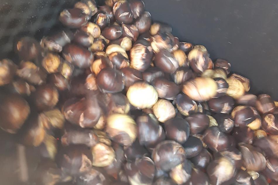 In ottobre si arrostiscono le castagne