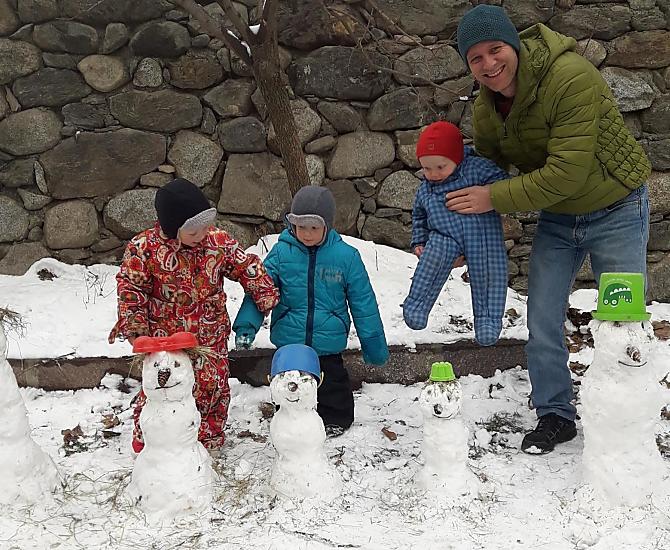 costruire una famiglia di neve