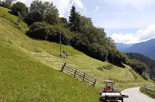 Gestione del paesaggio - fienagione su pendii ripidi.