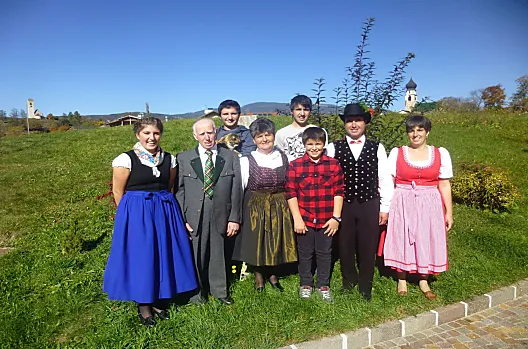 Familie Spitaler Ernst, Renate, Karoline, Benedikt, Michael, Florian mit Oma Hilde und Opa Toni