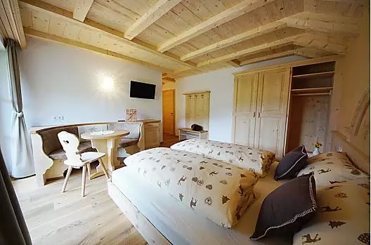 Le nostre camere sono ampie e luminose e offrono una vista da sogno su molte bellezze naturali.