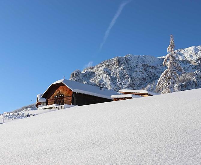 Chi Prà coperto di neve.