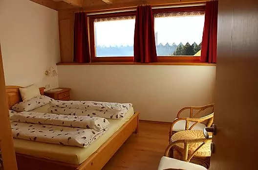 La camera da letto dell'appartamento Heidi