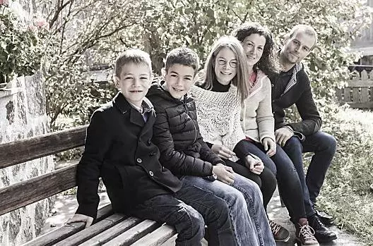 La famiglia ospitante Daniela e Christoph con i loro tre figli Ilenia, Niklas e Florin Mair 